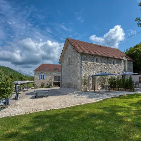 Domaine Des Pierres Blanches - D'hotes Bed & Breakfast