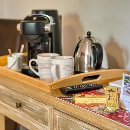 Domaine Des Pierres Blanches - D'hotes Bed & Breakfast Carlux