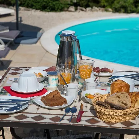 Domaine Des Pierres Blanches - D'hotes Bed & Breakfast Carlux