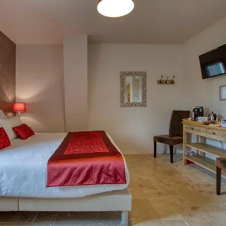 Hostcare - Domaine Des Pierres Blanches *