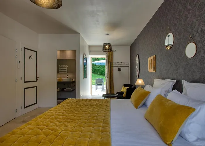 Domaine Des Pierres Blanches - D'hotes Bed & Breakfast Carlux