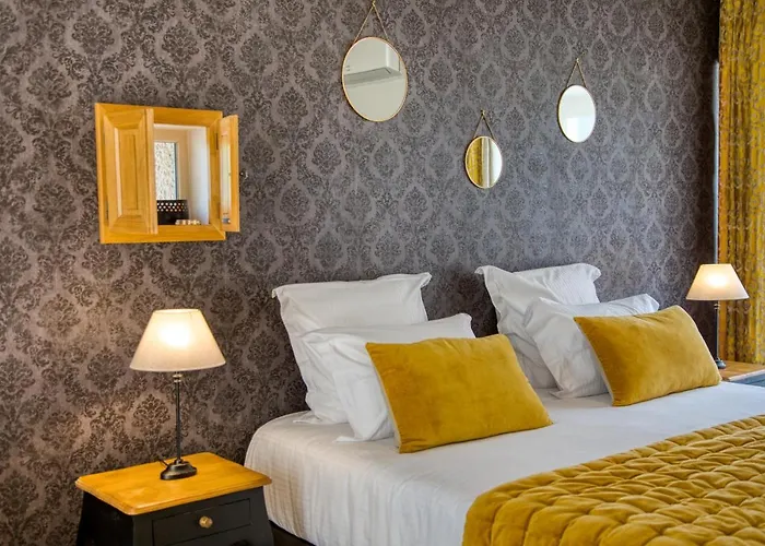 Domaine Des Pierres Blanches - D'hotes Bed & Breakfast